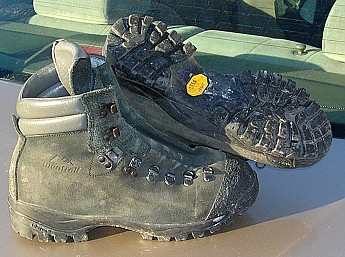 earth moraine boots