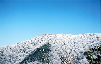 54-35-View-of-the-Frozen-Hangover-from-t