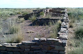 Anazasi-Ruins-between-Painted-Desert-and