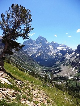 Looking-down-into-North-Cascade-Canyon-f