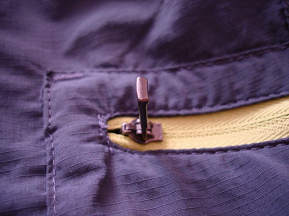 Zipper-detail_2-blue-.jpg
