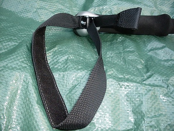 Leki-Micro-Stick-Strap-Details.jpg