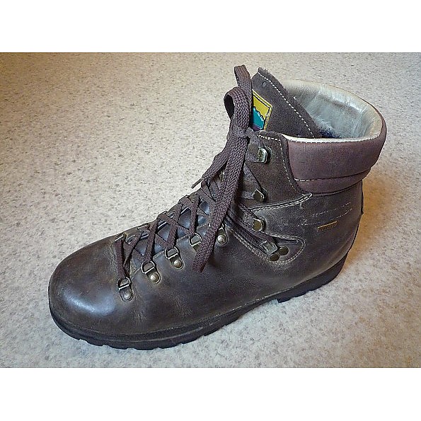 photo: Meindl Makalu backpacking boot