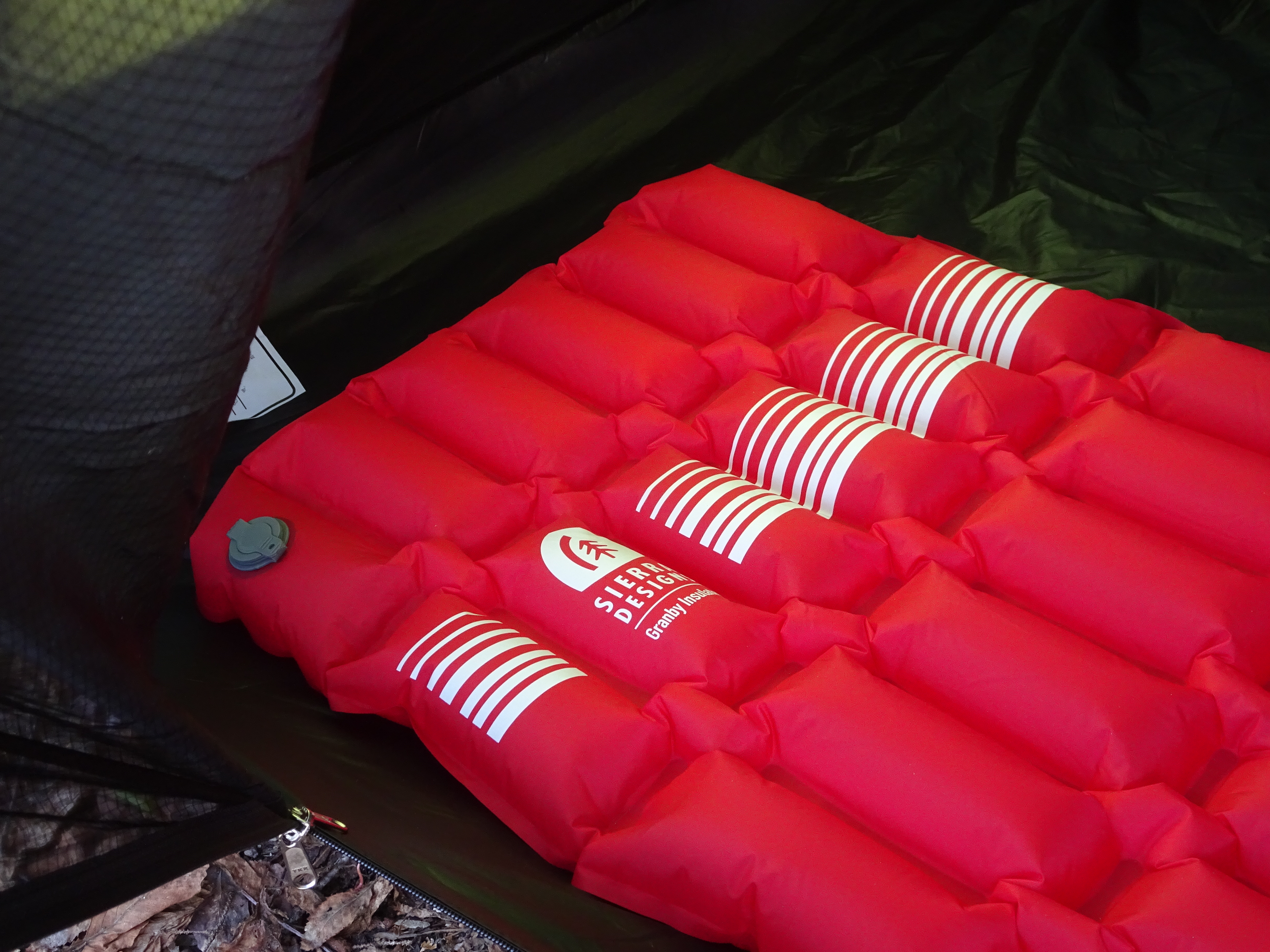 insulated inflatable sleeping pad