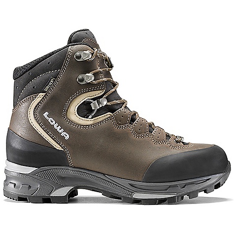 photo: Lowa Vivione II GTX hiking boot