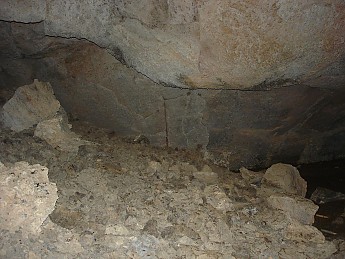 Inside-the-lava-tube-I-used-the-light-I-