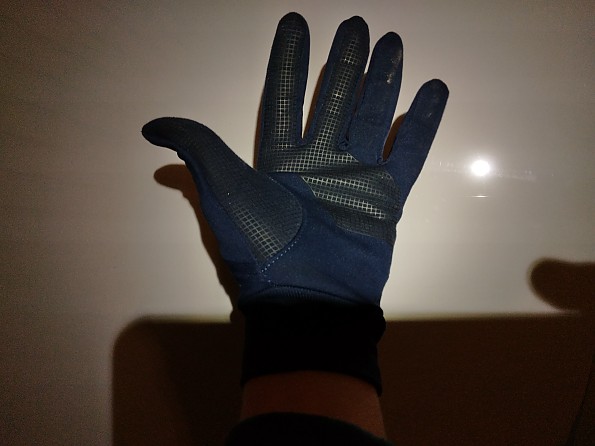 Under Armour Core Liner Gloves Reviews - Trailspace