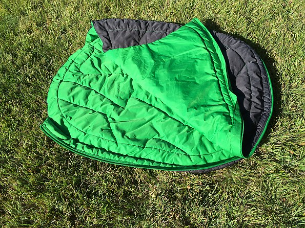 sleeping-bag-half-zipped.jpg