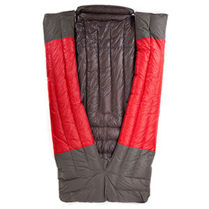 photo: Enlightened Equipment Accomplice top quilt