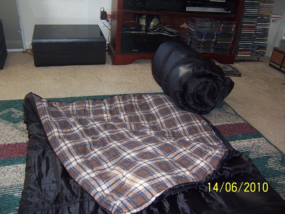 photo: Exxel Outdoors 32° Sleeping Bag warm weather synthetic sleeping bag