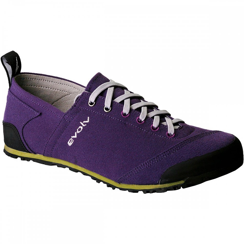 photo: evolv Women's Cruzer approach shoe