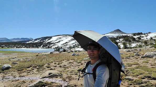 The telescopic and handsfree trekking umbrella