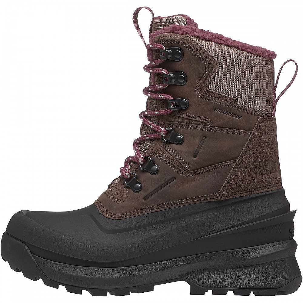 photo: The North Face Women's Chilkat V 400 Waterproof Boots winter boot