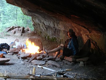 Camp-under-and-overhang-along-middle-Wes