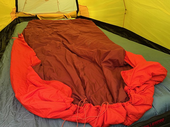 Couverture De Voyage Thermarest Argo Blanket - Grise Avec Motif Montagnes, Légère Et Compacte