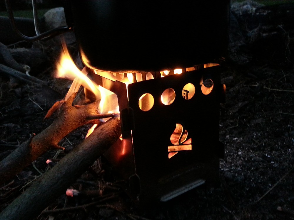 Bushcraft Essentials Bushbox Titanium Outdoor Pocket Stove Reviews ...