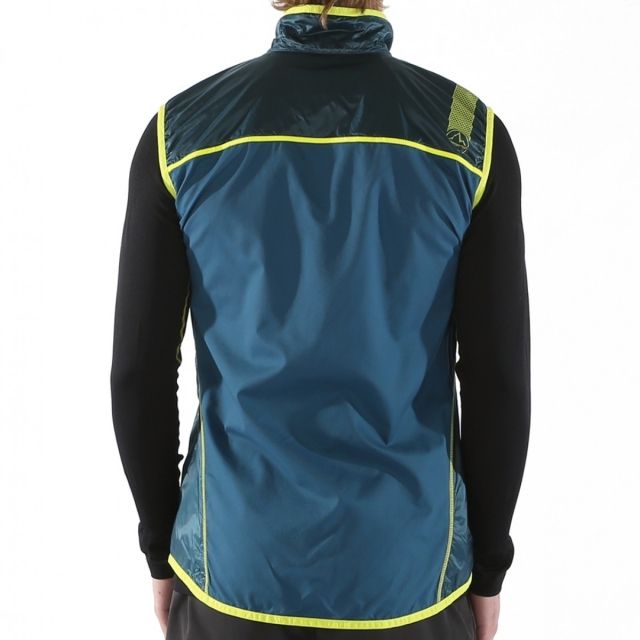 photo: La Sportiva Hustle Vest wind shell vest