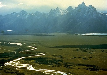 Snake_River_with_Teton_Range_in_backgrou