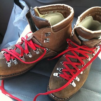 lowa-boots-1.jpg