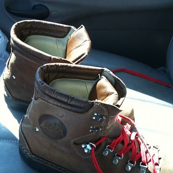 lowa-boots-2.jpg