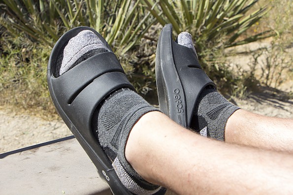 men's oofos slides