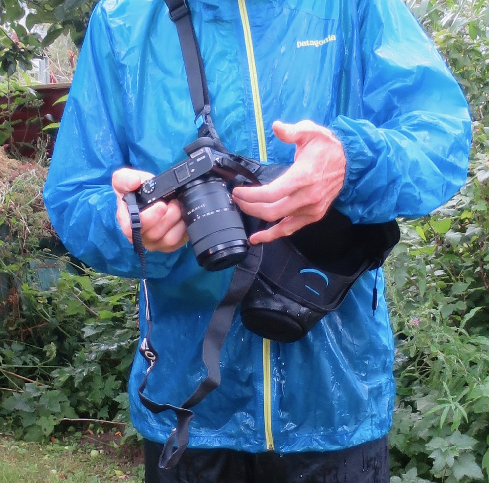 photo: Miggo Agua Quick-draw Storm-proof Holster 25 CSC camera accessory