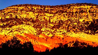Iron-Oxide-stains-lower-White-Cliffs---E