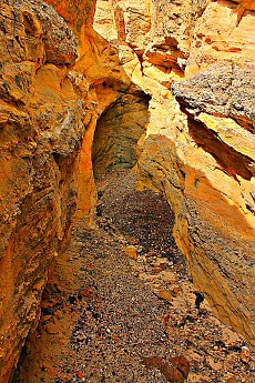 IMG_0967-Sandstone-corridor-at-the-base-