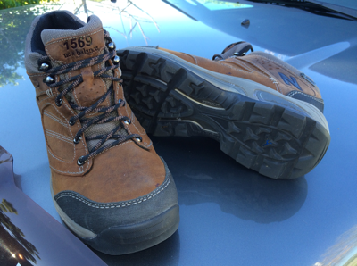 New balance outlet hiking footwear