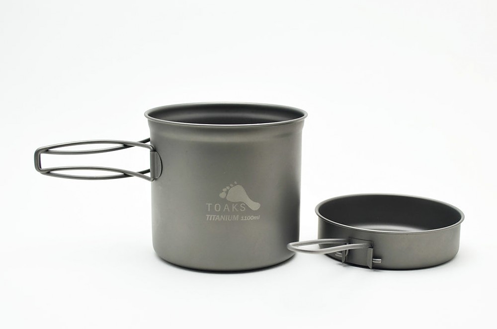 photo: Toaks Titanium 1100ml Pot with Pan pot/pan