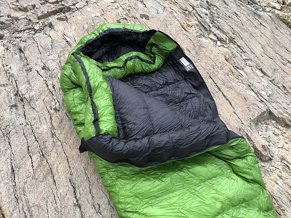 Western mountaineering hotsell versalite sleeping bag