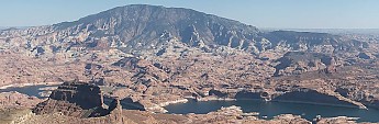 Navajo-Mountain-and-Lake-Powell-from-the
