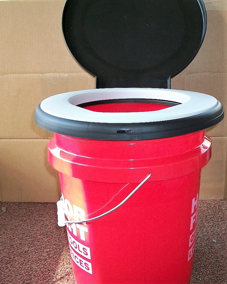 photo:   TripTips Bucket Toilet Seat portable toilet