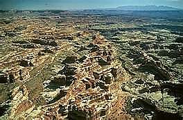 The-maze-in-Utahs-Canyonlands-country.jp