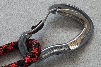 TR2c-self-locking-clip.jpg